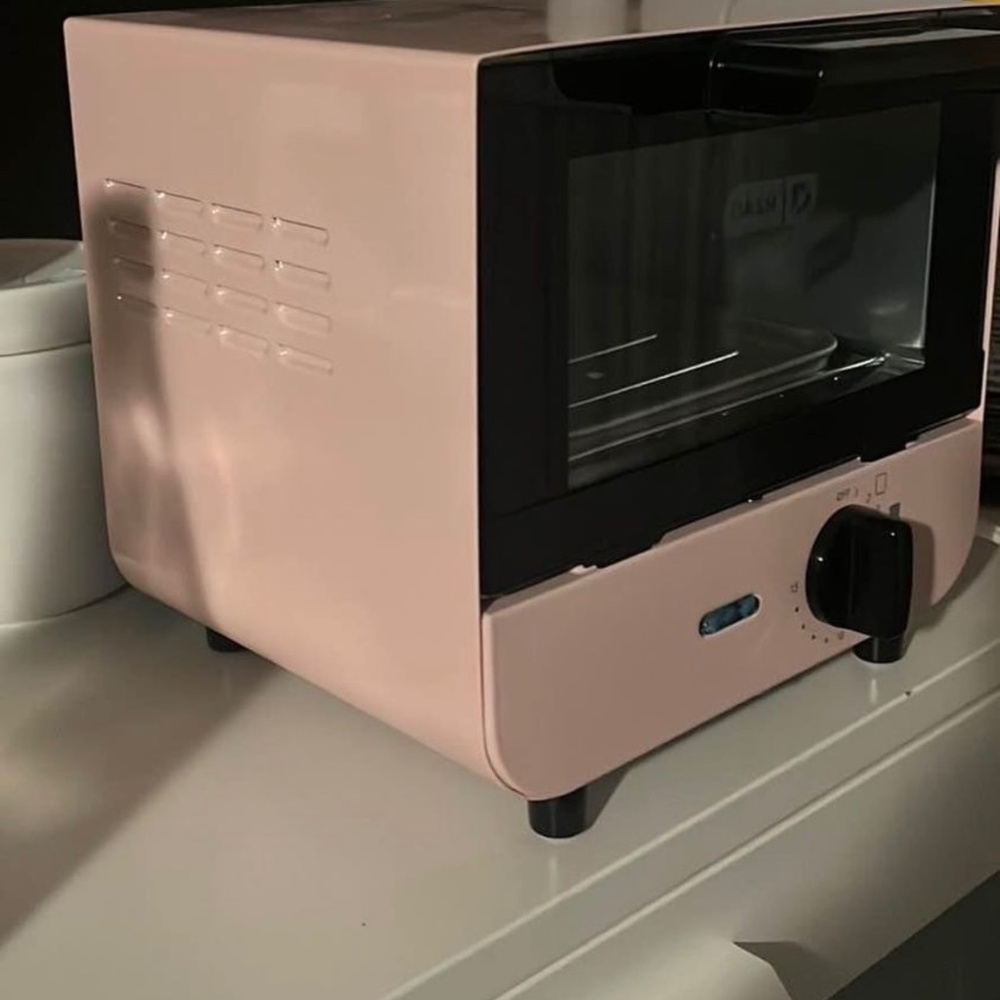 DASH mini toaster oven - Picture 2 of 3